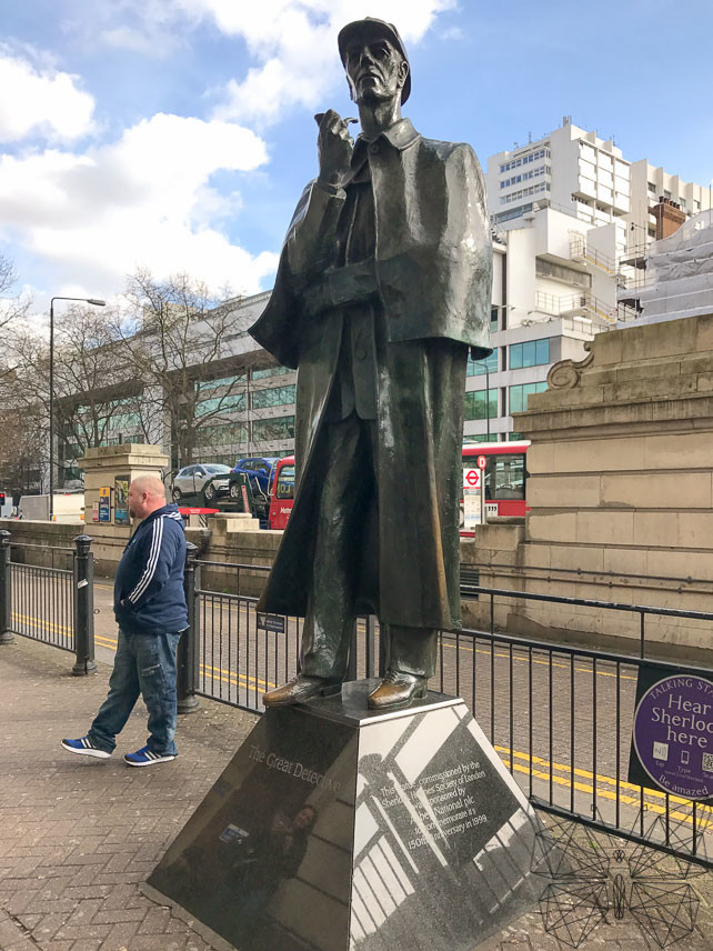 Sherlock Holmes Museum, The Great Detective Statue, ©Tanja's Everyday Blog